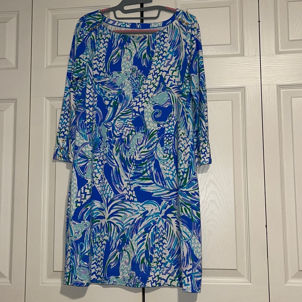 Lilly Pulitzer dress boat neckline and gold buttons at shoulder and cuff